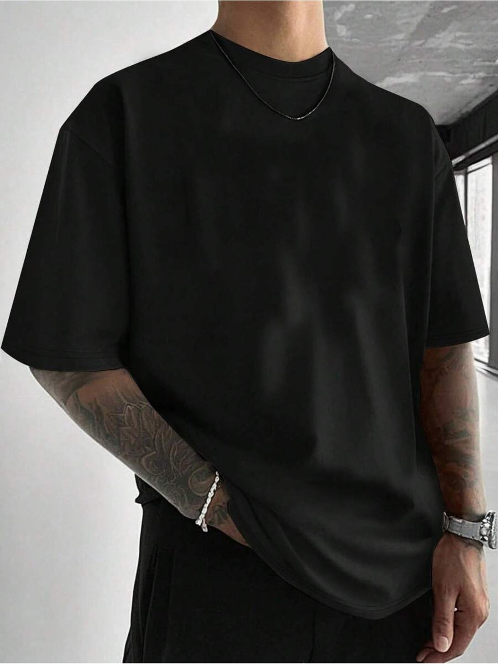 100% pure cotton blank sweatshirt, thick texture, loose cut for summer activities.